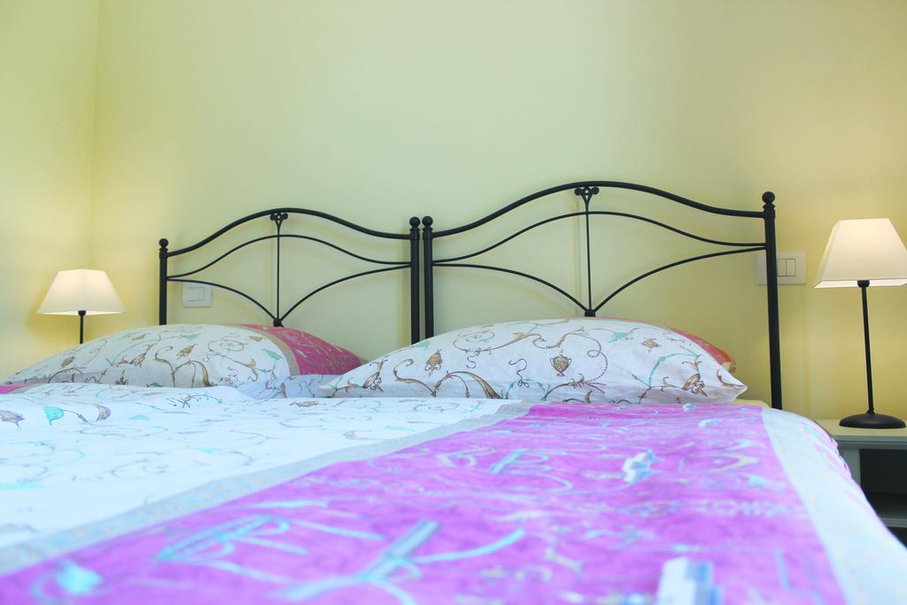 Vigliano d'Asti Alta Villa The Countryhouse Adults Only Boutique Bnb الغرفة الصورة