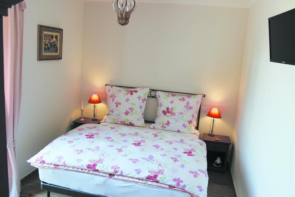 Vigliano d'Asti Alta Villa The Countryhouse Adults Only Boutique Bnb الغرفة الصورة