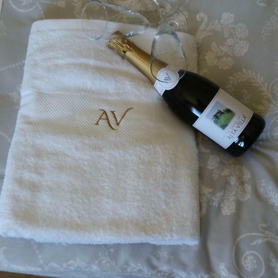Vigliano d'Asti Alta Villa The Countryhouse Adults Only Boutique Bnb المظهر الخارجي الصورة